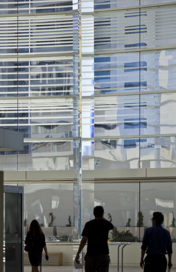 (1971), Robert Irwin, acrylic column, ht  9.1m. First installed at the Northridge Fashion Center, LA, in 1971.