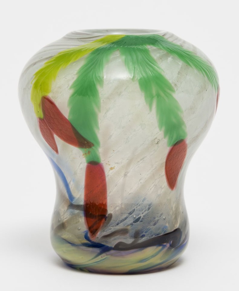 Christmas Cactus vase (1902), Betzy Ählström.