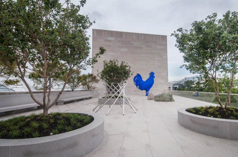 The new roof terrace of the National Gallery of Art East Building. Several sculptures are on view, including Hahn/Cock (2013) by Katharina Fritsch, on long-term loan from Glenstone Museum, Potomac, Maryland. Artists Rights Society (ARS), New York/VG Bild-Kunst, Bonn.Photo by Rob Shelley© 2016 Board of Trustees, National Gallery of Art, Washington