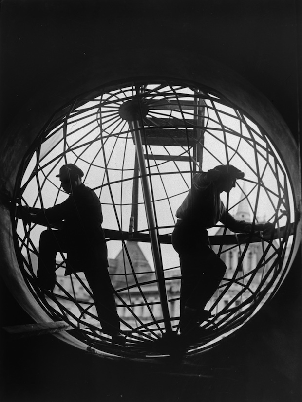 Construction of the Moscow Telegraphic Centre (1928), Arkadii Shaiket. Copyright Arkady Shaikhet, Courtesy of Nailya Alexander Gallery, New York