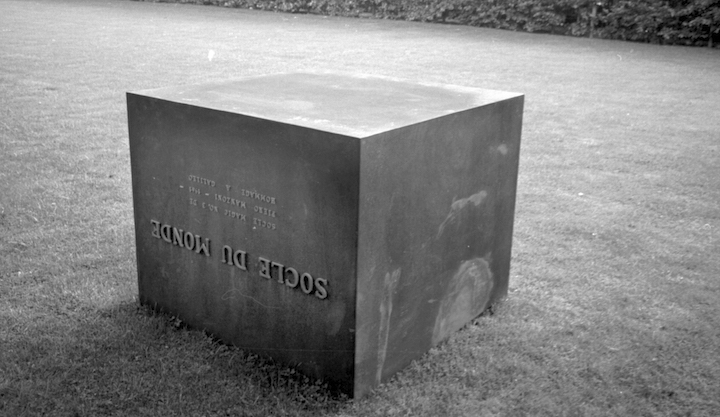 Socle du Monde (1961), Piero Manzoni. Photo: Ole Bagger, courtesy of HEART