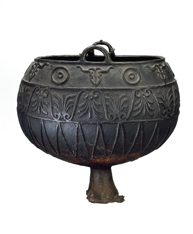 Cauldron with loop handle and Greek decoration, (375–325 BC), Dnieper river region, northern Black Sea, State Hermitage Museum, Petersburg, photo: © V. Terebenin; © State Hermitage Museum