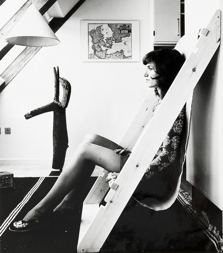 Lean-To Chair, pictured on manuscript page of Nomadic Furniture 2, 1974, Victor J. Papanek and James Hennessy. © James Hennessy and University of Applied Arts Vienna, Victor J. Papanek Foundation