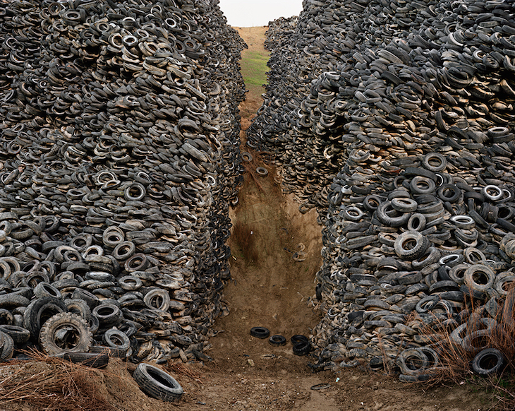 Oxford Tire Pile #8, Edward Burtynsky