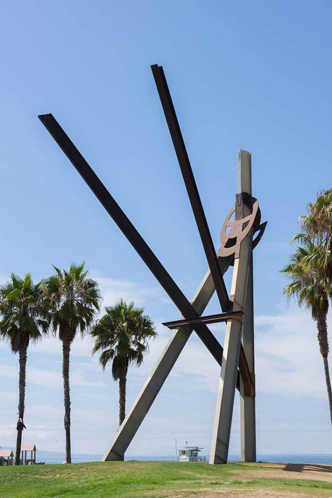 Declaration (2001), Mark di Suvero.