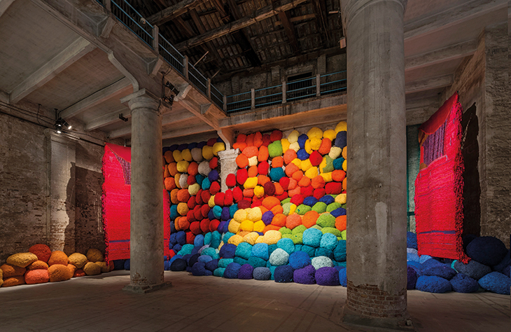 Escalade Beyond Chromatic Lands (2016–17), Sheila Hicks (installation view at the Venice Biennale in 2017)