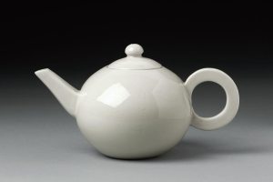 This teapot's bold geometric design anticipates the forms of European modernism by more than two centuries, (c. 1650–1700), Dehau, China