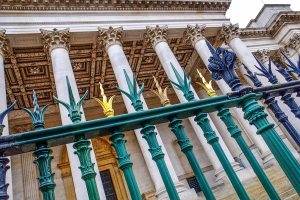 Colour testing railings during repairs © University of Cambridge. Photographer: Sir Cam