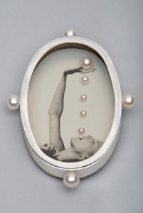 (brooch) (2008), Mary Hallam Pearse.