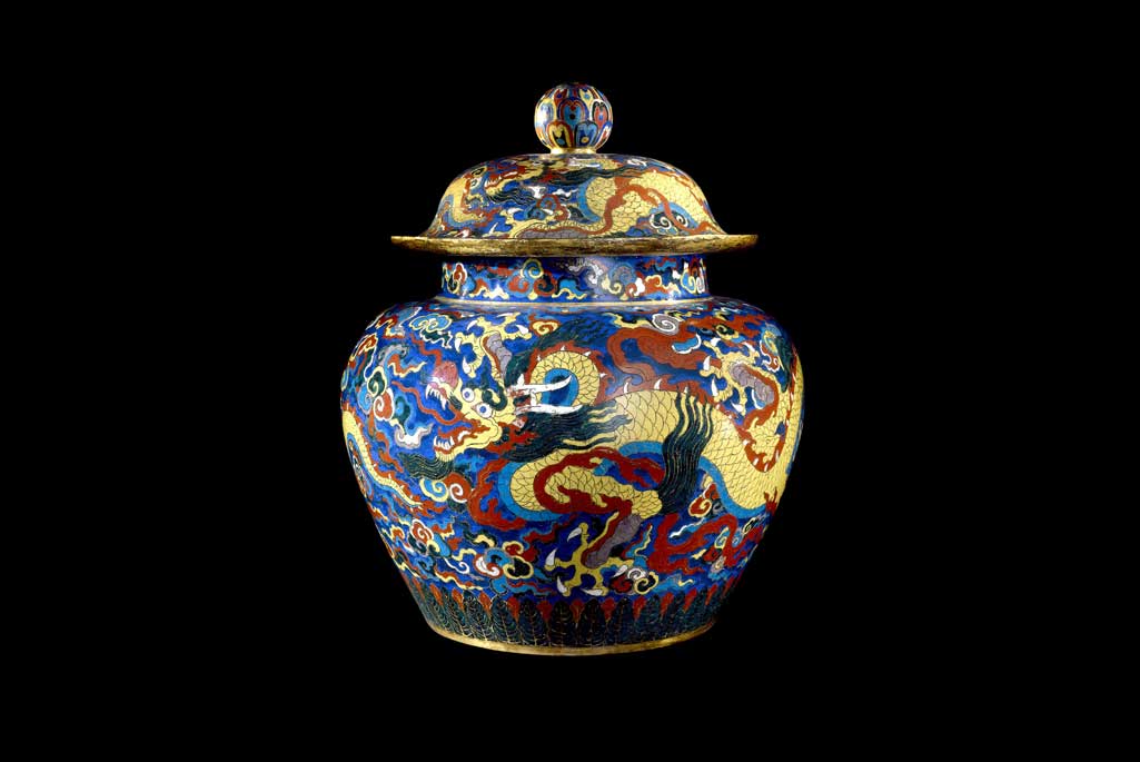 Cloisonné enamel jar and cover with dragons (1426–1435), Beijing