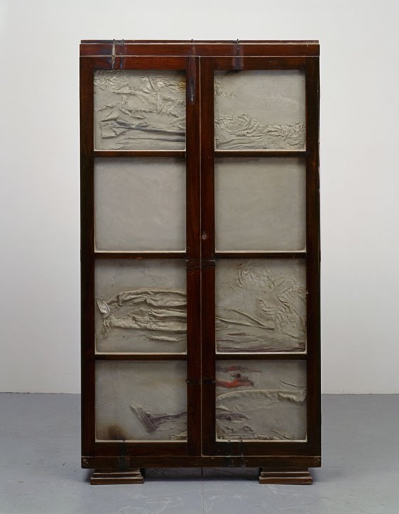 (1998), Doris Salcedo.