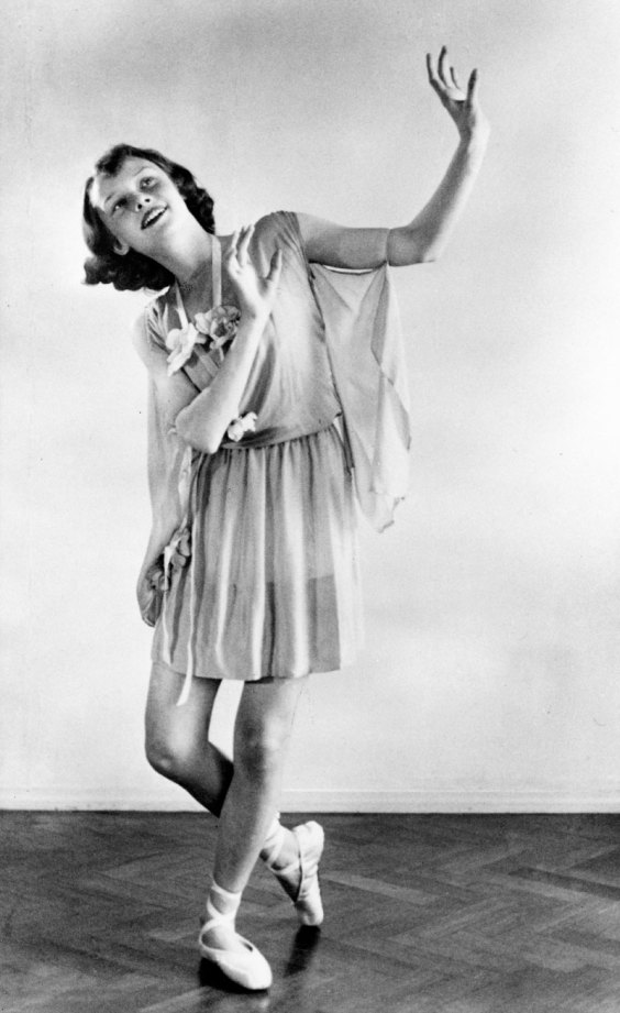 Dance recital photography (1942), Manon van Suchtelen