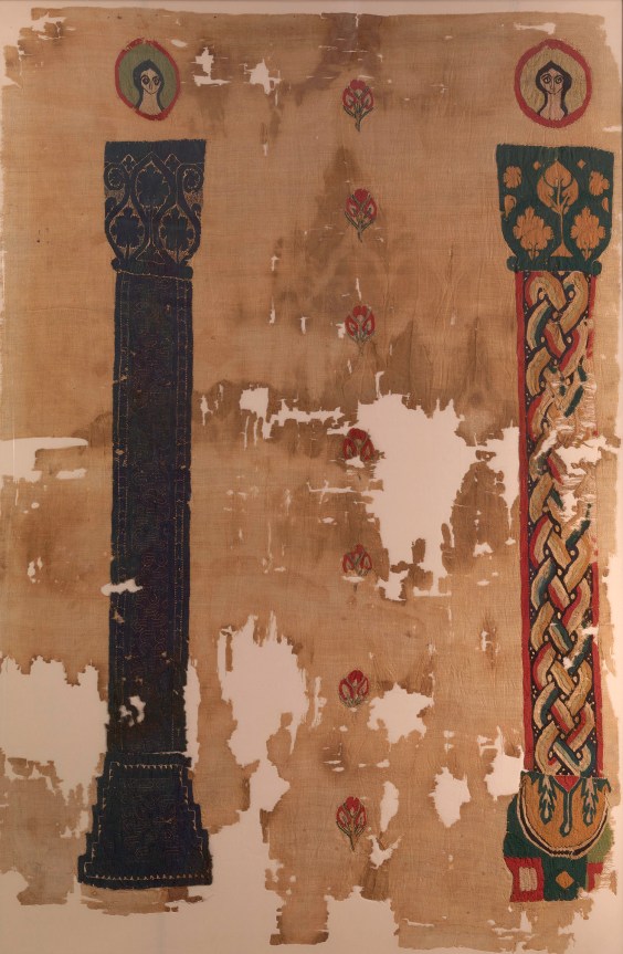 Hanging with polychrome columns