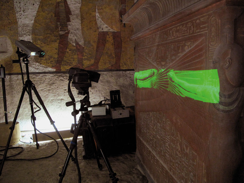 The Sidio Pro Scanner (White light scanner) during the recording of the sarcophagus in the Tomb of Tutankhamun, spring 2009