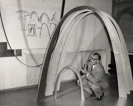 Eero Saarinen with models of the Gateway Arch