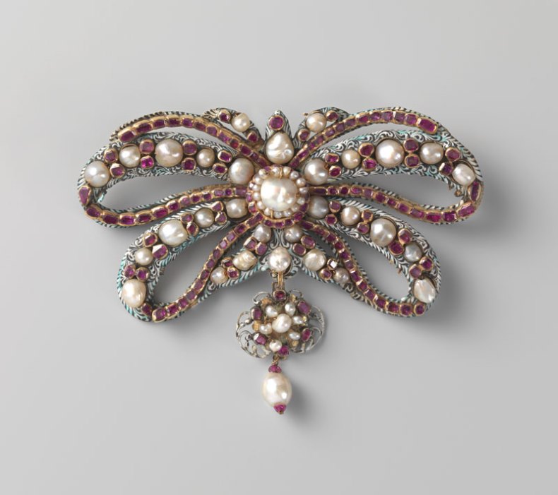 Bow Brooch (c. 1650–75), the Netherlands. Enamelled gold with pearls and rubies.