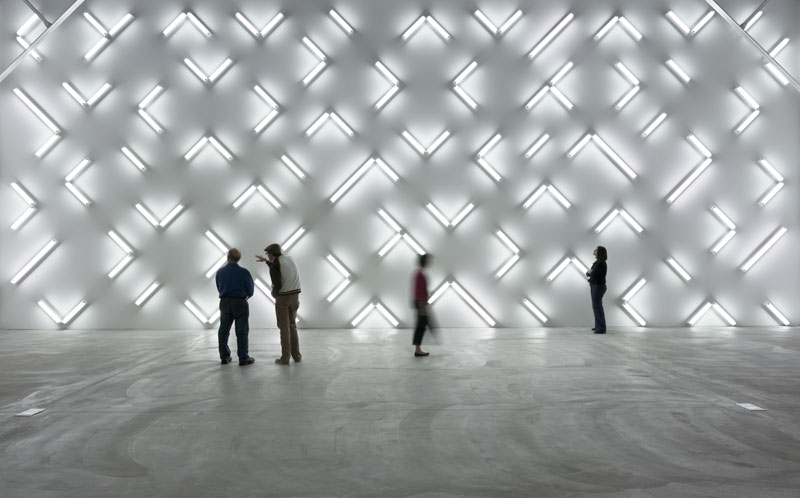 (2007), Robert Irwin (b. 1928), 115 fluorescent lights,  6.9 ×15.7m (wall). Installation view at Museum of Contemporary Art, San Diego.