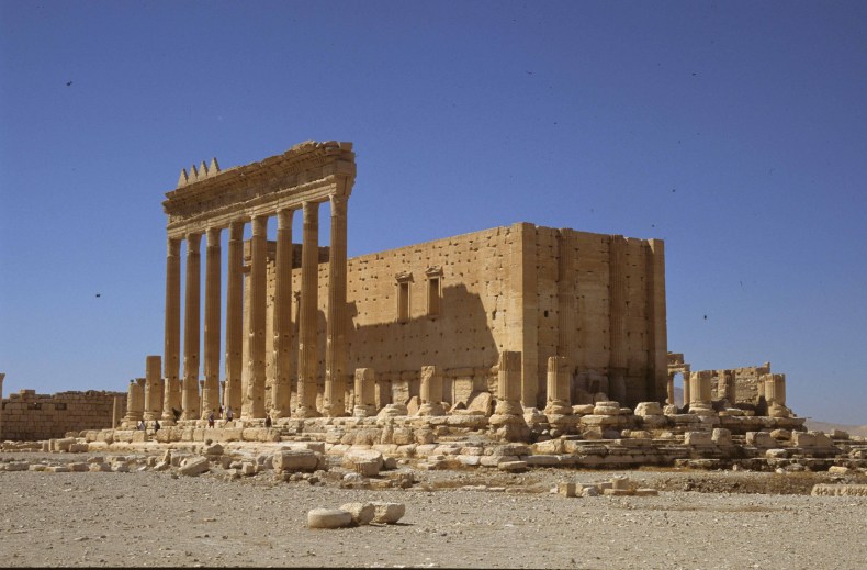 Apollo—-2004-09-06-SL-11-Palmyra-Bel-temple