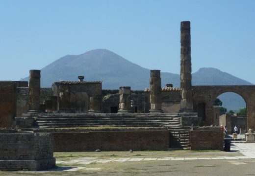 Italian police are investigating claims that staff at Pompeii deliberately destroyed a section of wall at the site after disputes with management.