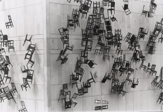 Noviembre 6 y 7 (2002), Doris Salcedo