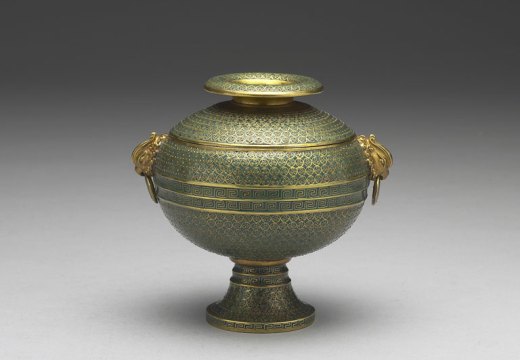 Ritual dou vessel with phoenix-shaped handles (Qing dynasty, reign of Emperor Yongzheng: 1723–35), by the Imperial Workshop, Beijing. Photo: © National Palace Museum, Taipei