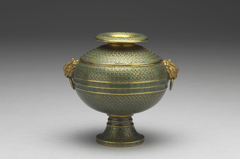 Ritual dou vessel with phoenix-shaped handles (Qing dynasty, reign of Emperor Yongzheng: 1723–35), by the Imperial Workshop, Beijing. Photo: © National Palace Museum, Taipei