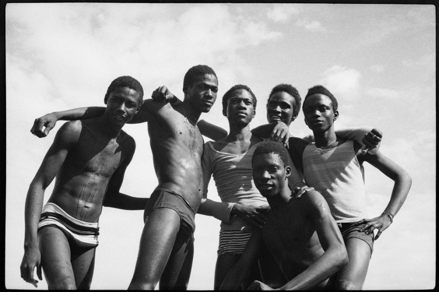 A la plage (1974), Malick Sidibé