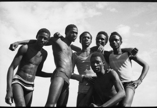 A la plage (1974), Malick Sidibé
