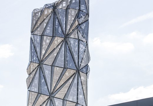 The Optic Cloak (2016), Conrad Shawcross. Photo: Marc Wilmot, courtesy of the Greenwich Peninsula