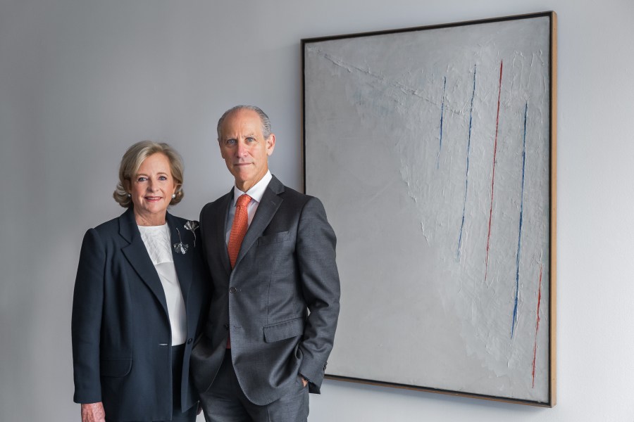 Patricia Phelps de Cisneros and Glenn D. Lowry, Director, The Museum of Modern Art, stand next to Alejandro Otero, 'Colored Lines on White Background' (1950) © 2016 Scott Rudd