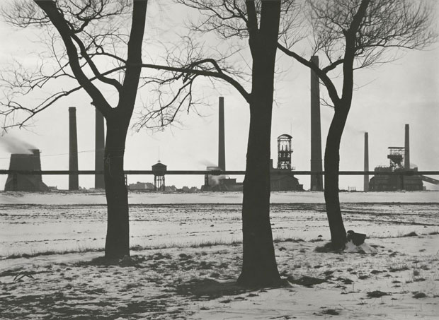 Winter landscape with colliery Pluto in Wanne-Eickel (1929), Albert Renger-Patzsch © Albert Renger-Patzsch Archiv / Ann und Jürgen Wilde / VG Bild- Kunst, Bonn 2016