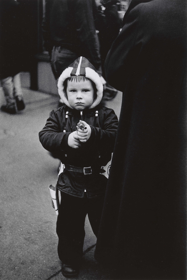 Kid in a hooded jacket aiming a gun, N.Y.C. 1957, Diane Arbus. Courtesy The Metropolitan Museum of Art, New York / copyright © The Estate of Diane Arbus, LLC