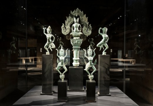 Set of bronzes representing Apsaras and a sitting deity, 12th century, Angkor Wat, installation view, Feuerle Collection, Berlin.. Photo: Thomas Meyer