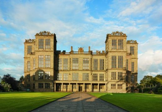 The New Hall, Hardwick Hall, designed by Robert Smythson and completed in 1590, seen from the west