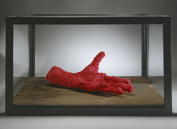 HAND, (2001), Louise Bourgeois. Courtesy Hauser & Wirth and Cheim & Read Photo: Christopher Burke, © The Easton Foundation/ VAGA, New York/DACS, London 2016.