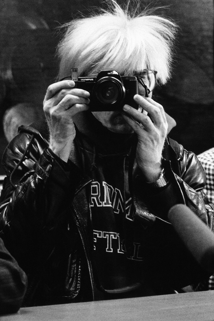 Andy Warhol at the opening of Andy Warhol – Il Cenacolo at Palazzo delle Stelline, Milan, January 22, 1987. © Maria Mulas. Courtesy Gagosian