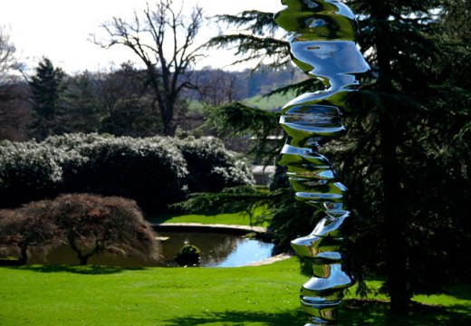 Elliptical Column (2016), Tony Cragg. Photo: Ned Carter Miles