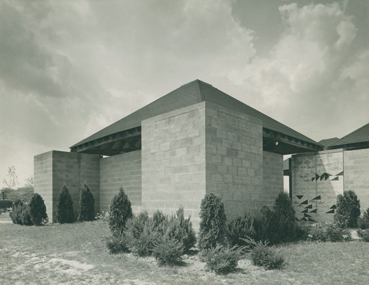 Jewish Community Center, Ewing Township (near Trenton), New Jersey, Louis Kahn, 1954–59, exterior view of the Bath House with a wall drawing at the entrance designed by Kahn. © Louis I. Kahn Collection, University of Pennsylvania and the Pennsylvania Historical and Museum Commission, photo: John Ebstel