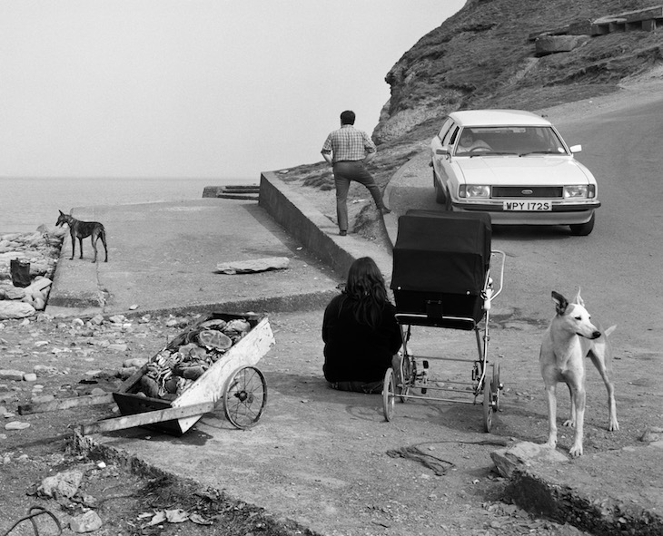 Crabs and People, Skinningrove, North Yorkshire (1981), Chris Killip. J. Paul Getty Museum, Los Angeles. Courtesy the artist
