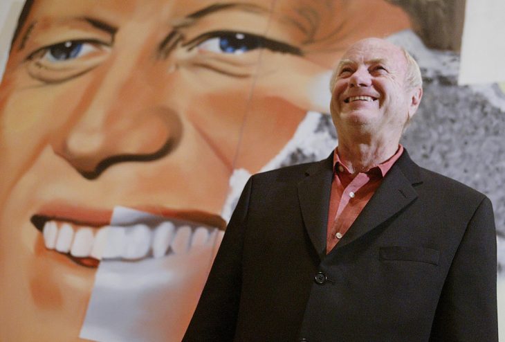 James Rosenquist in front of his painting Elect President at the Guggenheim Bilbao, in May 2004. © RAFA RIVAS/AFP/Getty Images