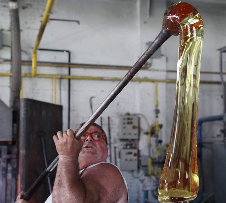 Glassmasters working on Pieke Bergman's piece for 'Glasstress 2009'. Courtesy of Fondazione Berengo