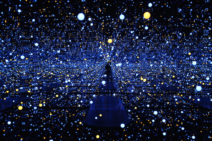 Infinity Mirrored Room - Gleaming Lights of the Souls (2008), Yayoi Kusama. © Yayoi Kusama, Courtesy of Ota Fine Arts, Tokyo/Singapore, Victoria Miro Gallery, London, David Zwirner, New York