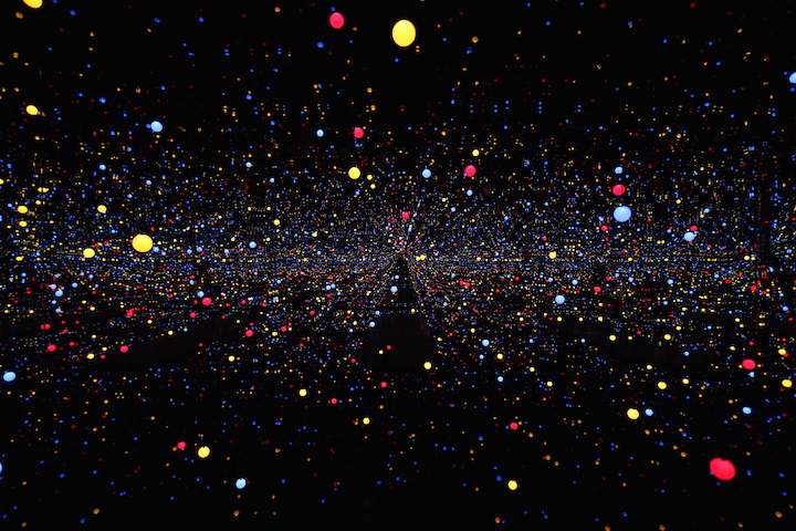 Infinity Mirrored Room - Gleaming Lights of the Souls (2008), Yayoi Kusama. © Yayoi Kusama, Courtesy of Ota Fine Arts, Tokyo/Singapore, Victoria Miro Gallery, London, David Zwirner, New York