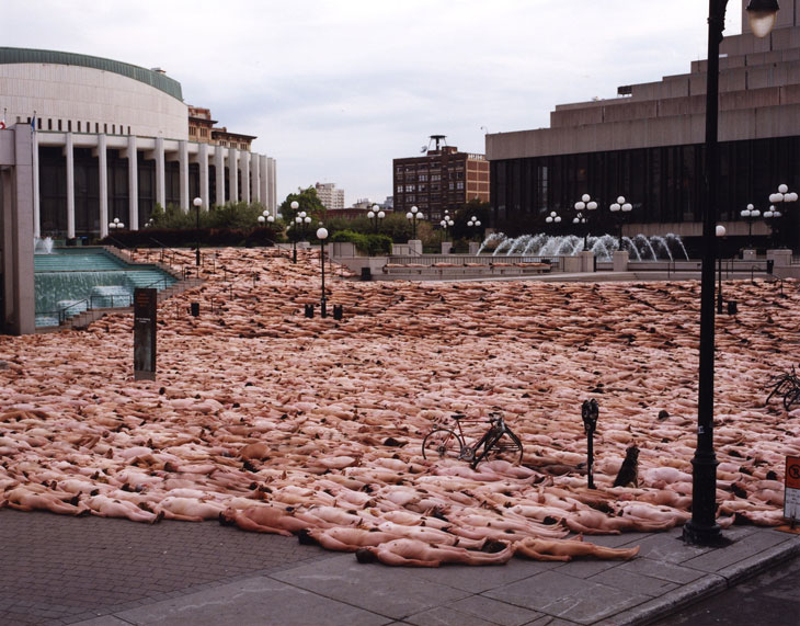 Montreal 3 (Musée d'Art Contemporain de Montréal, 2001), Spencer Tunick