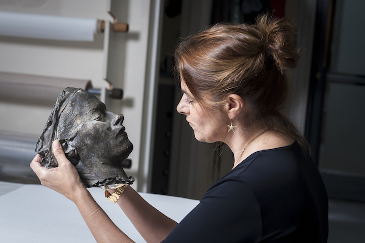 Tracey Emin photographed with her Death Mask (2002) at the National Portrait Gallery in 2017. © Tracey Emin/National Portrait Gallery, London; Photo: © Jorge Herrera