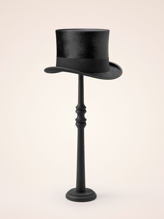 Man’s top hat (1915–30), E. Motsch. Museum of Fine Arts, Boston. Image courtesy the Fine Arts Museums of San Francisco