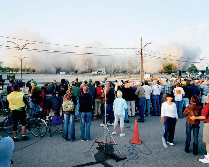 Implosions of Buildings 65 and 69, Kodak Park, Rochester, New York [#1] (October 2007), Robert Burley. Courtesy the artists and Musée Nicéphore Niépce