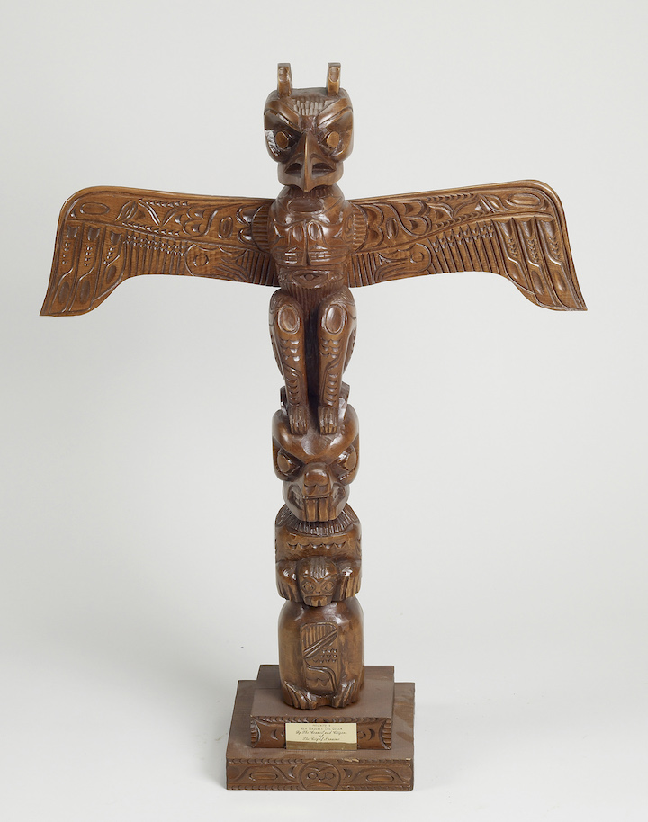 Carved totem pole presented to Her Majesty The Queen by Mayor Frank J. Ney of Nainaimo, British Columbia, during her official visit to Canada, 3-12 May 1971. Royal Collection Trust / © Her Majesty Queen Elizabeth II 2017
