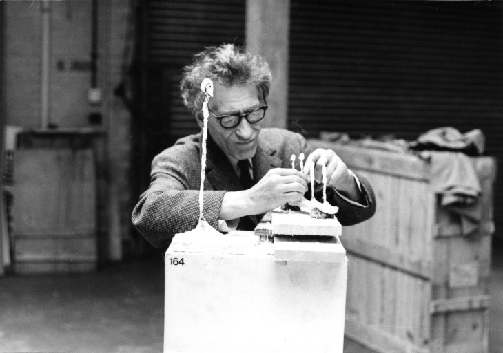 Giacometti working on Four Figurines on a Stand at the Tate Gallery, 1965, © ARS, NY and DACS, London 2017