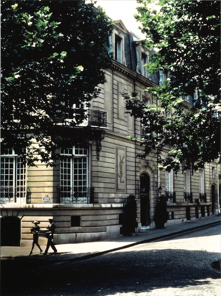 5 avenue Marceau Paris façade, 1982. © Sacha